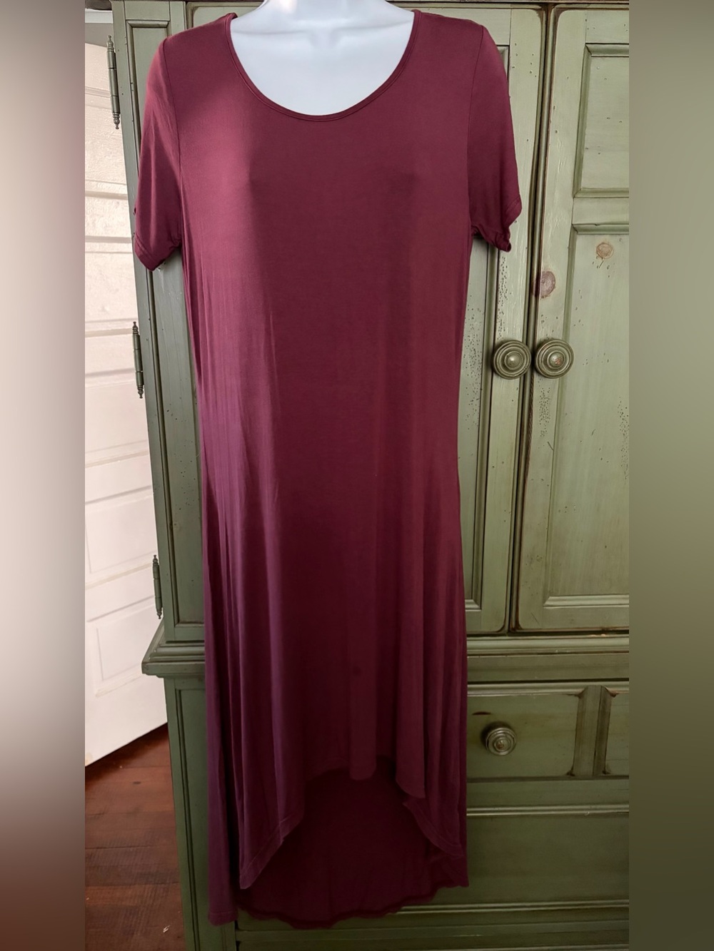 POL Short-Sleeve High-Low Midi Dress in Burgundy Plum